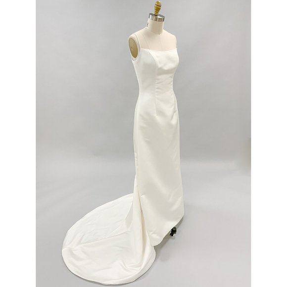 US Bridal Size 4 (EU size 8) - Simple Satin Sheath gown with spaghetti Straps - Picture 2 of 6